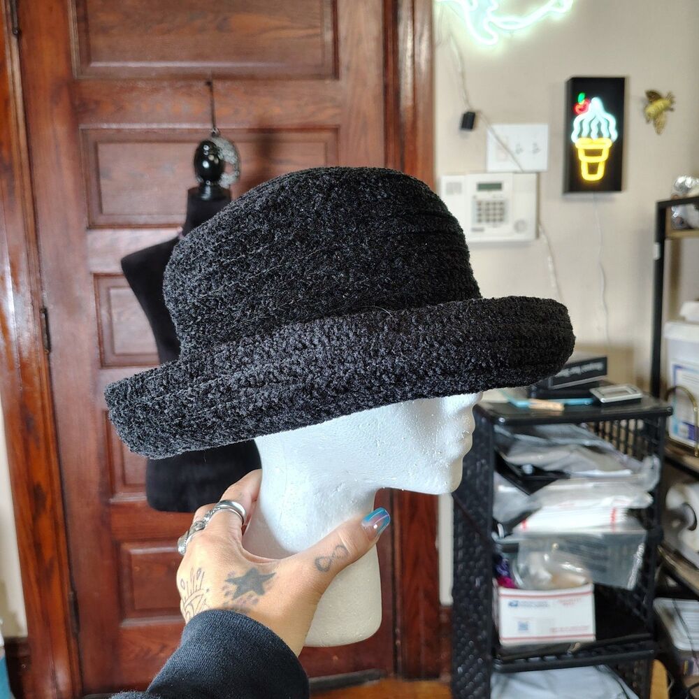Black Funky Retro VTG Poetcore Turned Up Brim Hat Wmns